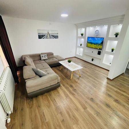 Muki Apartments Surčin Eksteriør bilde