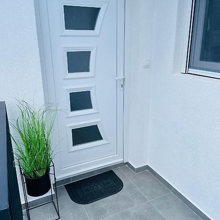 Muki Apartments Surčin Eksteriør bilde